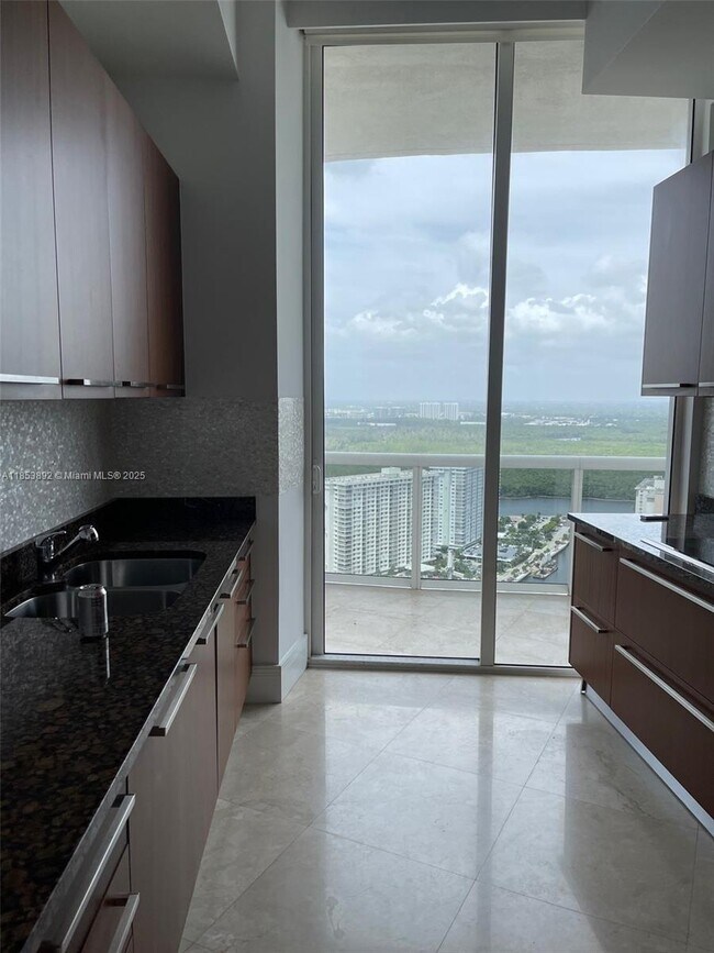 Building Photo - 15901 Collins Ave