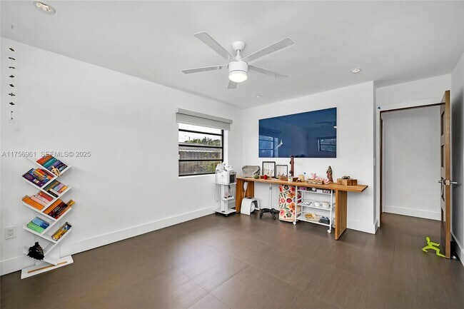 Building Photo - 2120 NE 204th St