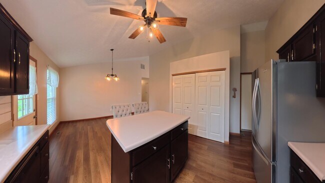 Building Photo - 304 Erin Dr