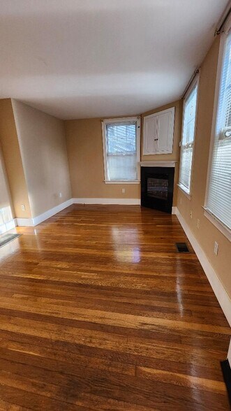 Gas fireplace in LR - 59 Prospect St