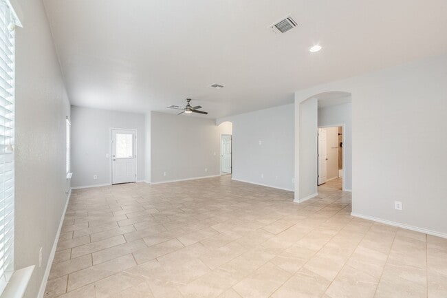 Building Photo - UPDATED SINGLE-STORY HOME IN WOLF CREEK SUBDIVISION