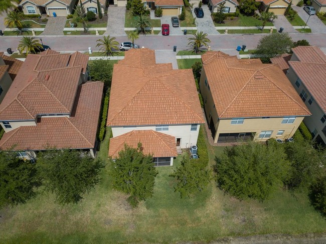 Building Photo - 5 BR 4 BA Home in Cory Lake Isles