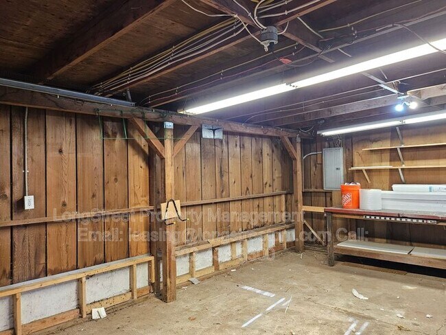 Building Photo - 622 SE 137th Ave