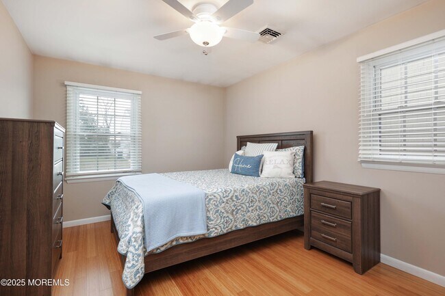 Building Photo - 41 Longpoint Dr