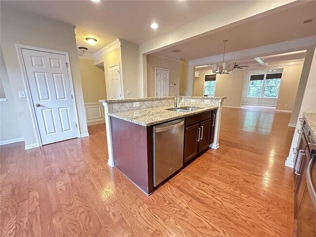 Building Photo - 4239 Laurel Creek Ct SE