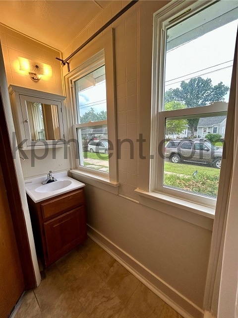Building Photo - 508 11th Ave SW
