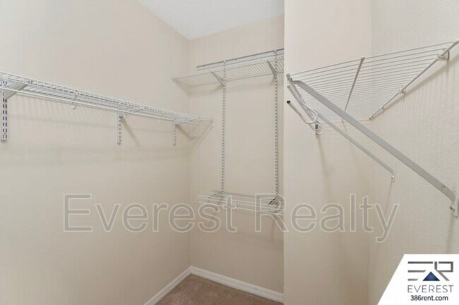 Building Photo - 14 Rymsen Ln