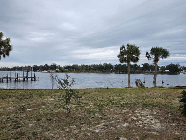 Building Photo - Peaceful, Entertainer's Dream on the Water...