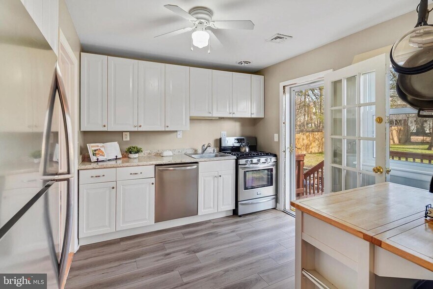 Kitchen - 8409 Morey Ln