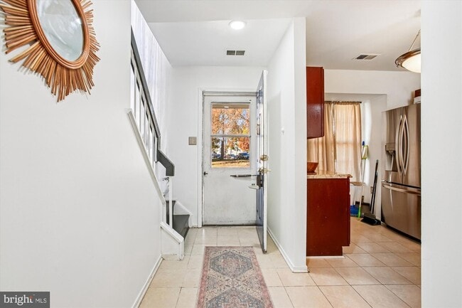 Building Photo - 8703 Village Green Ct