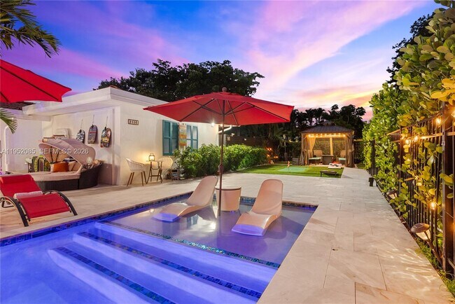 Building Photo - 2600 NE 15th St