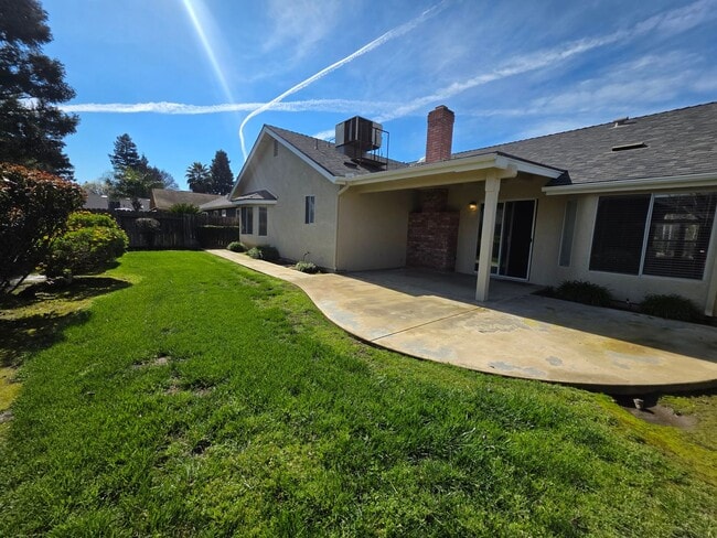 Building Photo - 444 N Tommy St