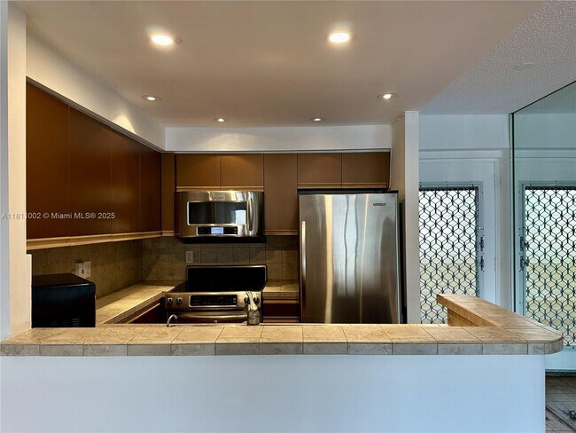 Building Photo - 3545 NE 167th St