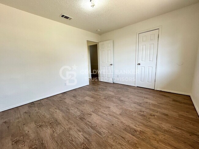 Building Photo - 5712 2nd Pl