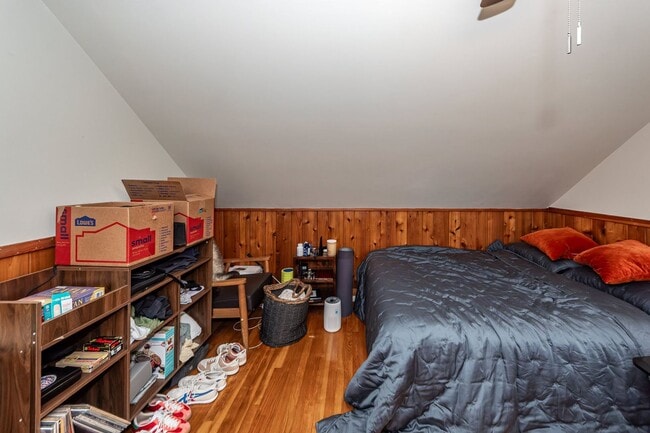 Building Photo - 6 Bedroom, 2.5 Bath House in Drayton on th...