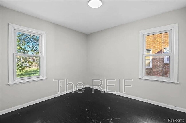 Building Photo - 20045 Greenlawn St