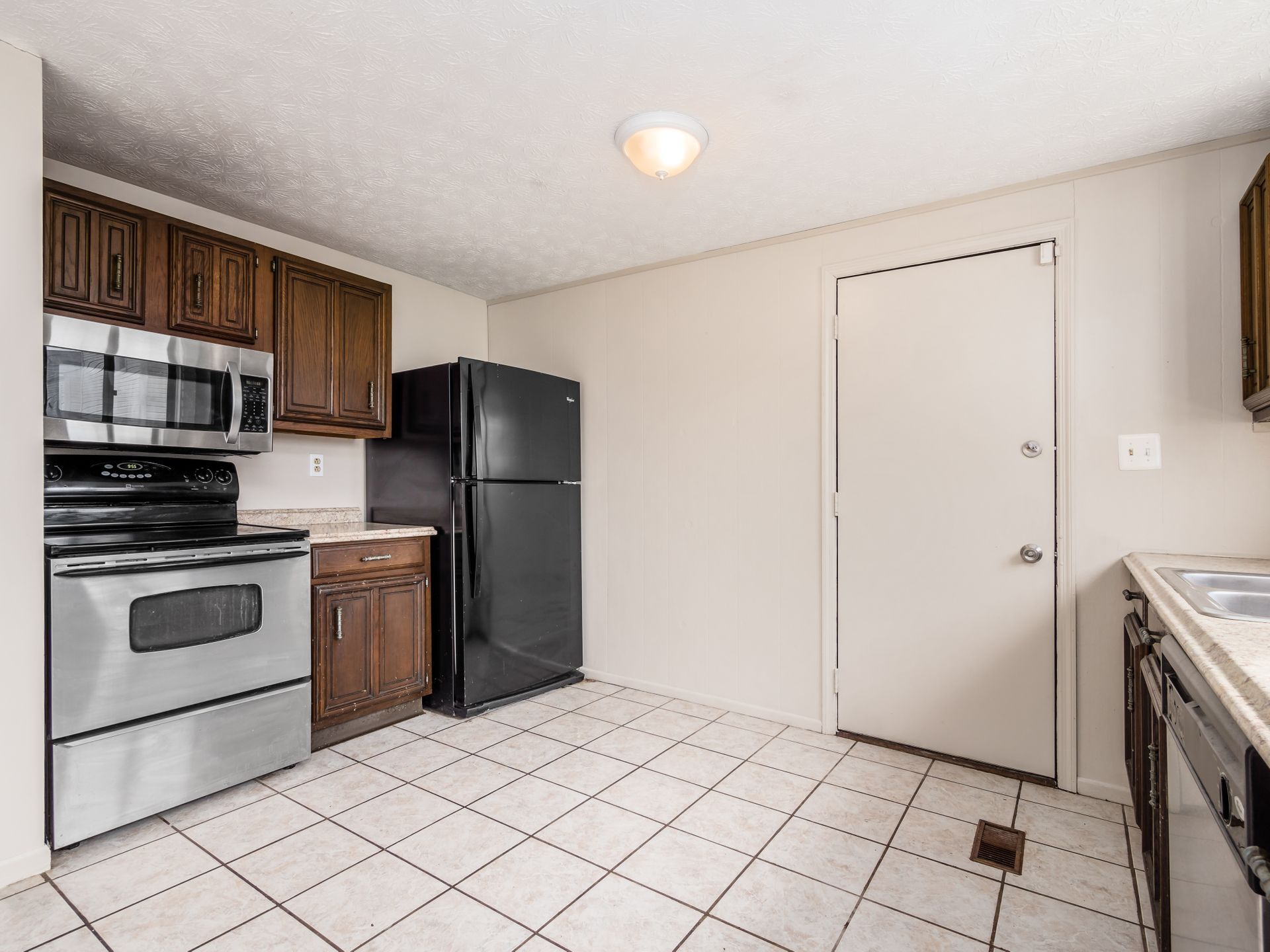 Kitchen - 2411 Red Rock Blvd