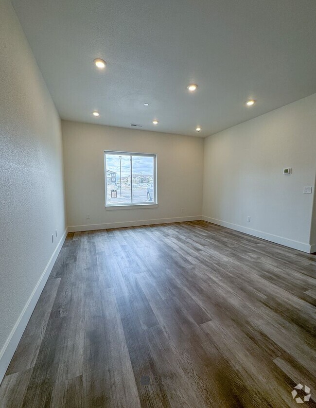 Building Photo - BRAND NEW Pet Friendly 1 bed/ 1 bath apart...