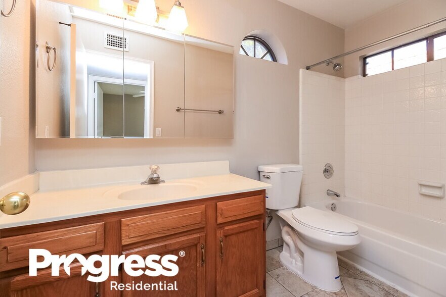 Building Photo - 1041 E Sunburst Ln