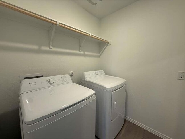 Building Photo - 200 Herald Dr