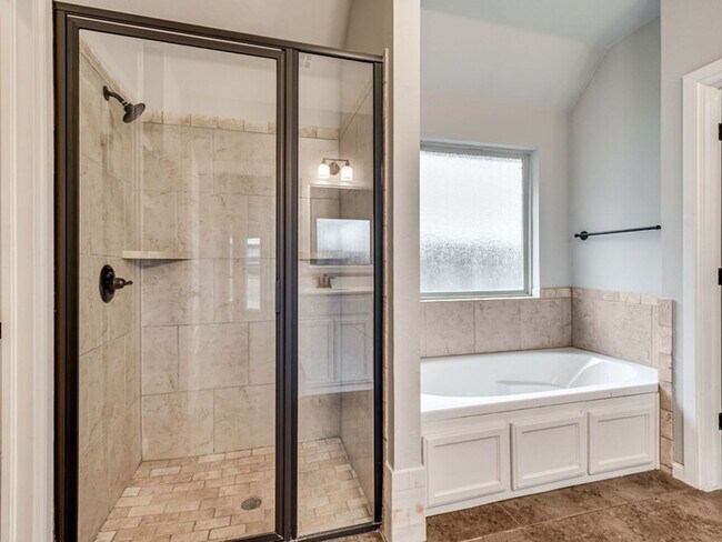 Building Photo - 5301 NW 162nd Ter, Edmond, OK 73013