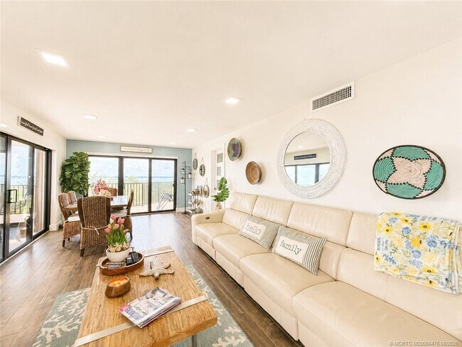 Building Photo - 10044 S Ocean Dr