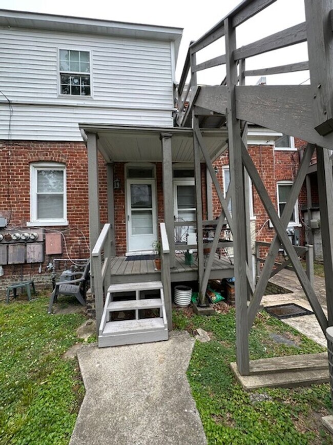 Building Photo - 3217 Hanover Ave