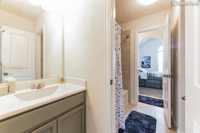 Building Photo - 920 Arvada Dr