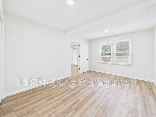 Building Photo - 8215 Ruskin Way