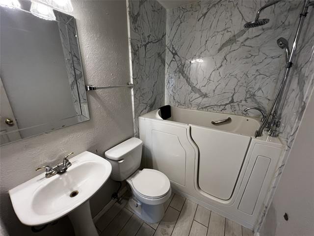 Building Photo - 6400 Dorchester Trail