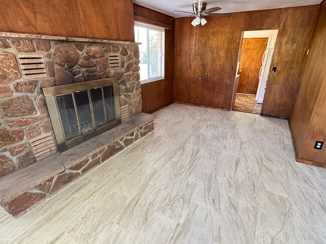 Building Photo - HOUSE - UPTOWN