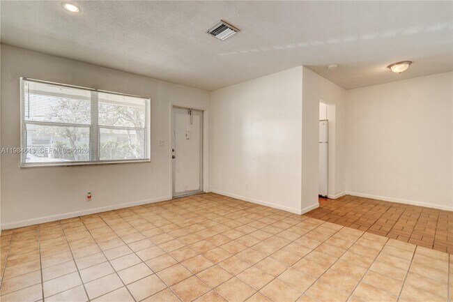 Building Photo - 856 SW 10th St