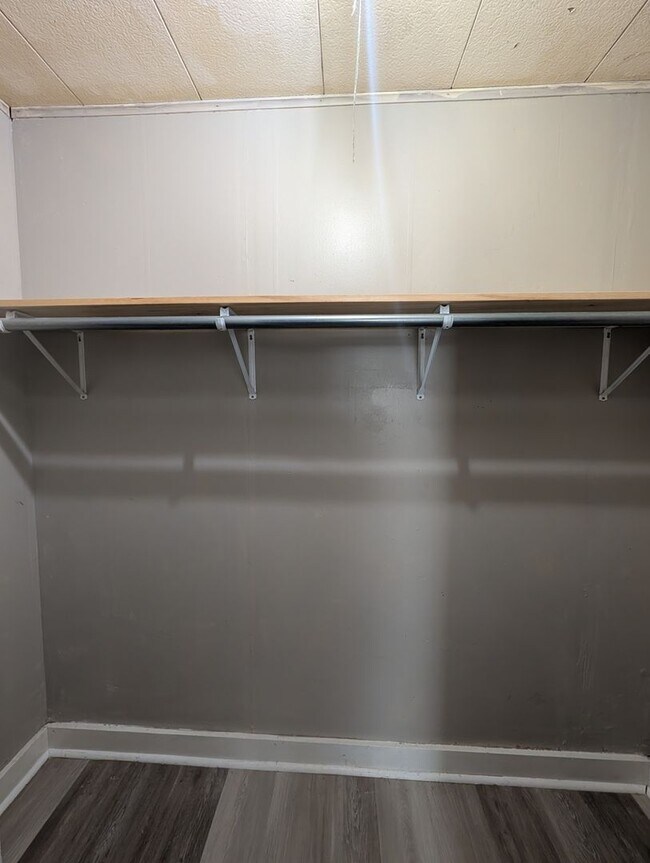 Building Photo - 1 Bedroom Home Pryor