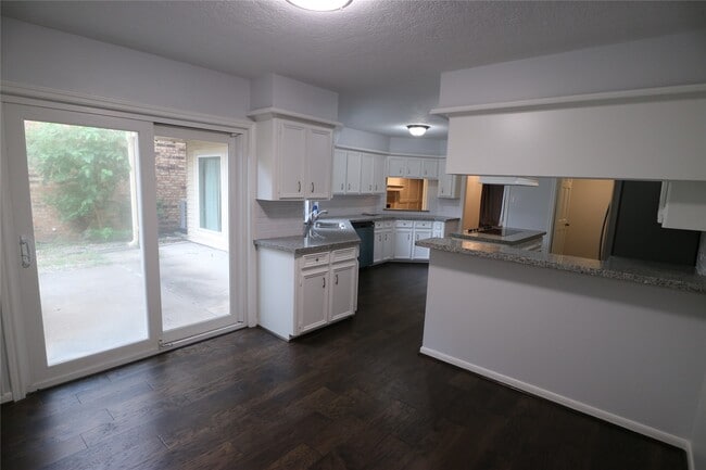 Building Photo - 9939 Kemp Forest Dr