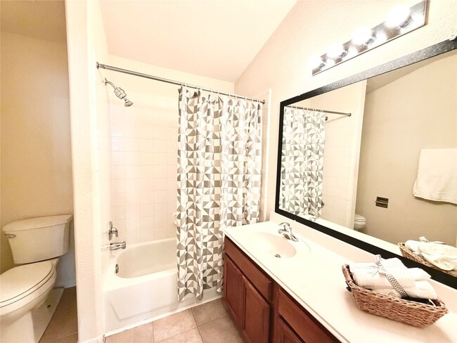 Building Photo - 25122 Southbriar Ln