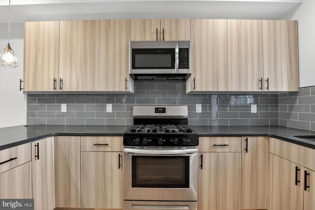 Building Photo - 431 W Norris St