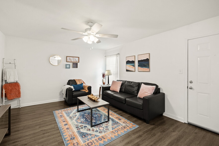 Primary Photo - Villa Reanna Apartments