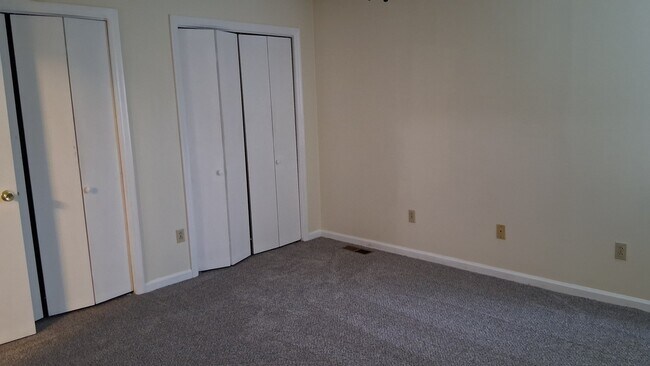 Building Photo - 209 Hicks Dr