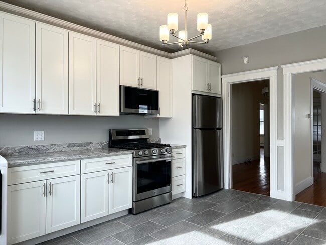 Building Photo - 31 Cutler St