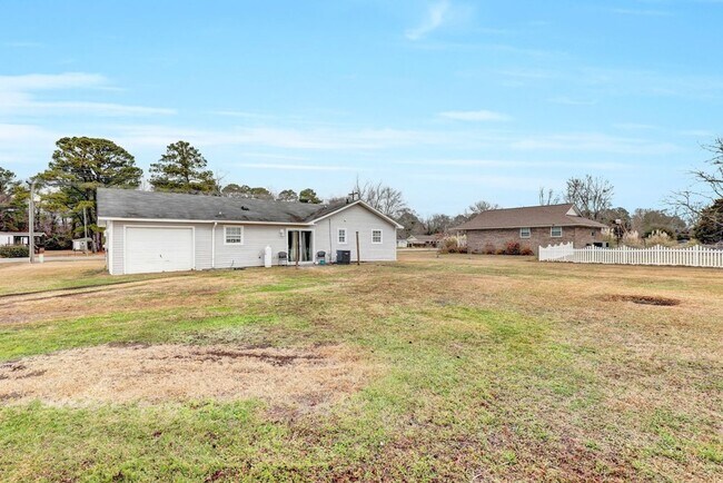 Building Photo - 1714 Old Folkstone Rd