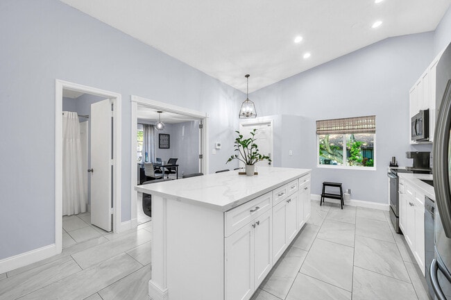 Building Photo - 3811 Arelia Dr