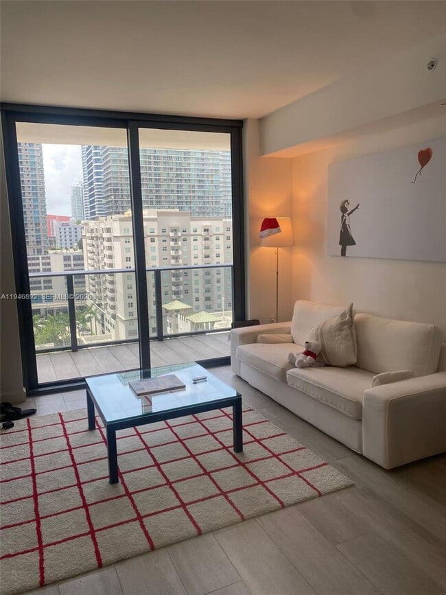 Building Photo - 45 SW 9th St