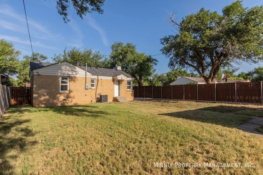 Building Photo - 3001 S Monroe St