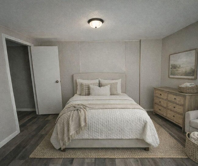 Building Photo - 2 Tower Manor Cir E