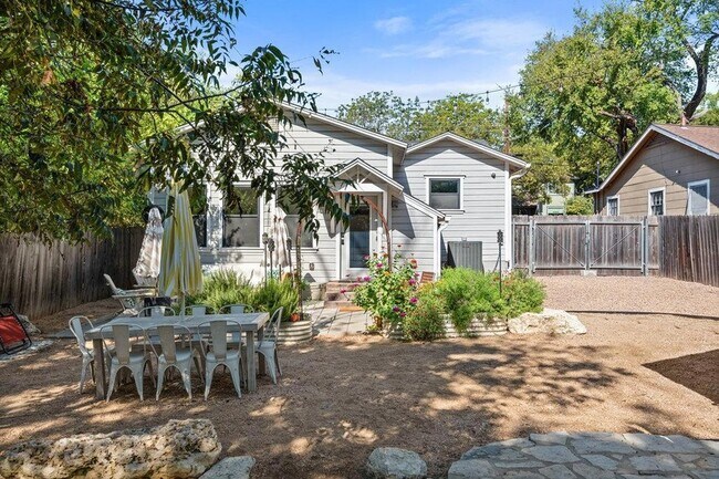 Building Photo - 4905 Duval St