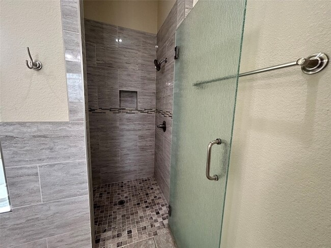 Building Photo - 204 Pearl Ln