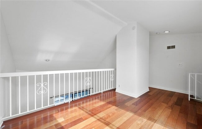 Building Photo - 330 Cordova St