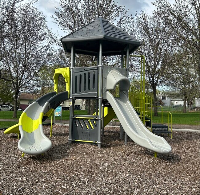 Building Photo - 9059 Oriole Ln