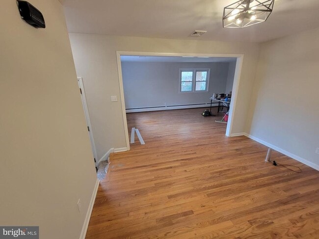 Building Photo - 2207 E Huntington Dr