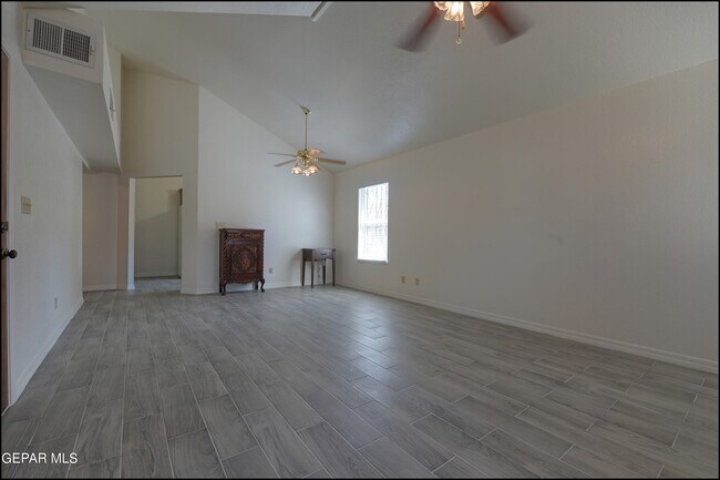 Building Photo - 129 Torrey Pines Dr